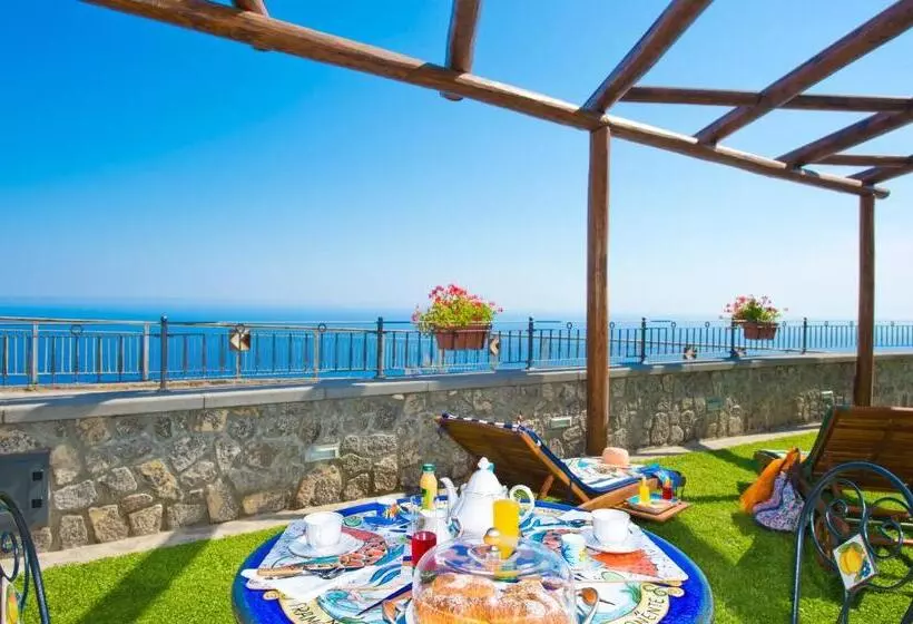 تختخواب و صبحانه La Mela Blu