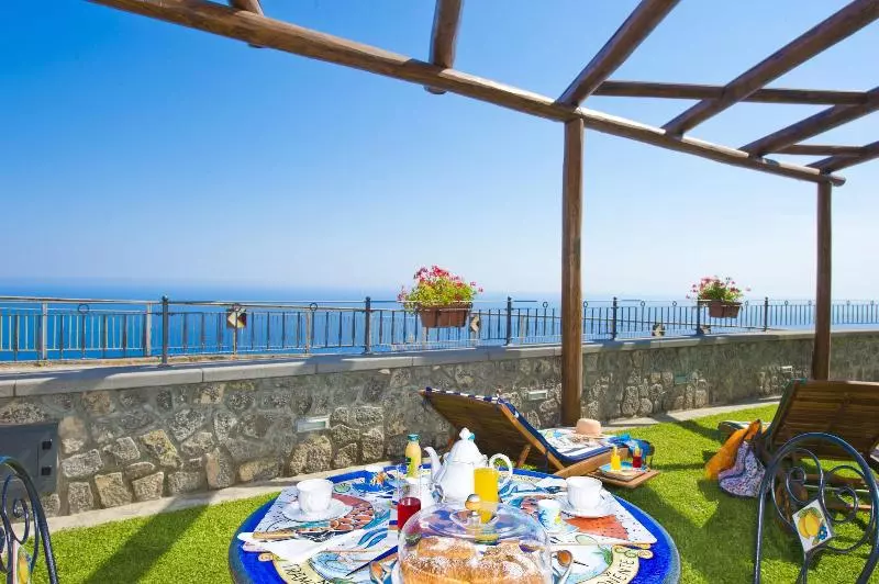 تختخواب و صبحانه La Mela Blu