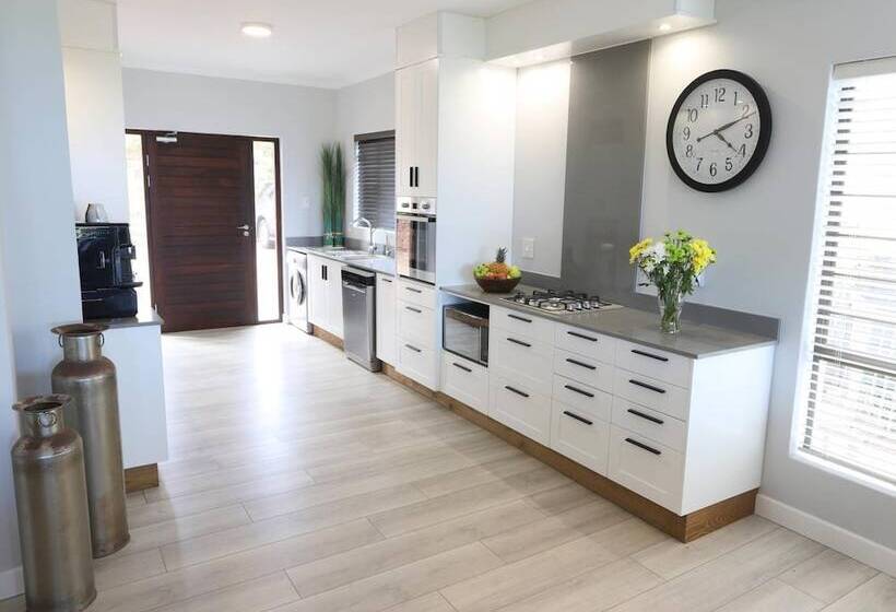 مبيت وإفطار Lavender Moon Guest House