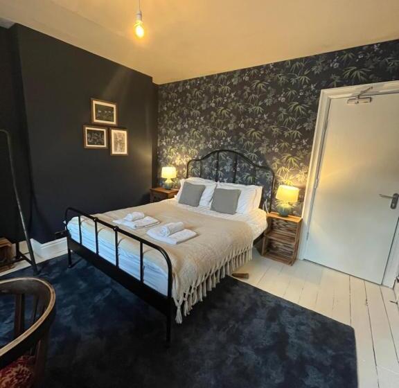 فندق فئة نجمة واحدة Kings Arms