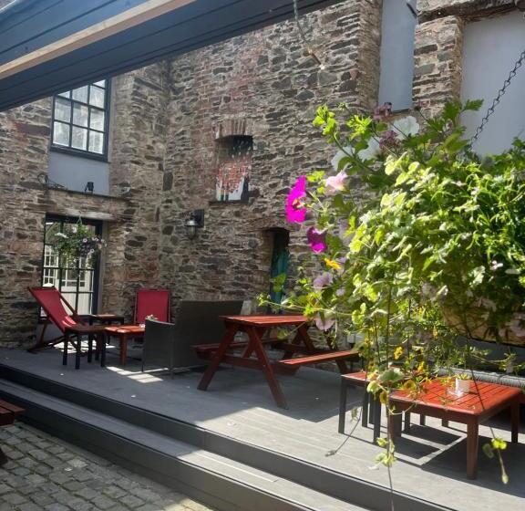 فندق فئة نجمة واحدة Kings Arms