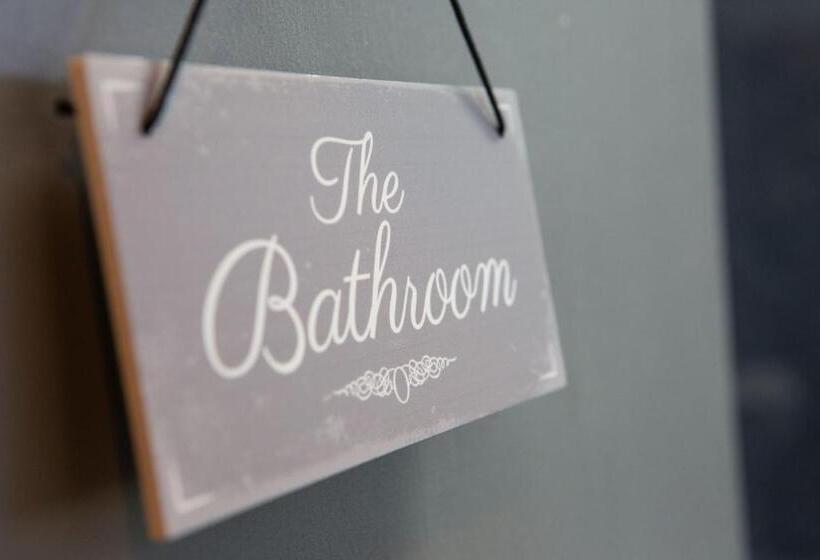 فندق فئة نجمة واحدة Kings Arms