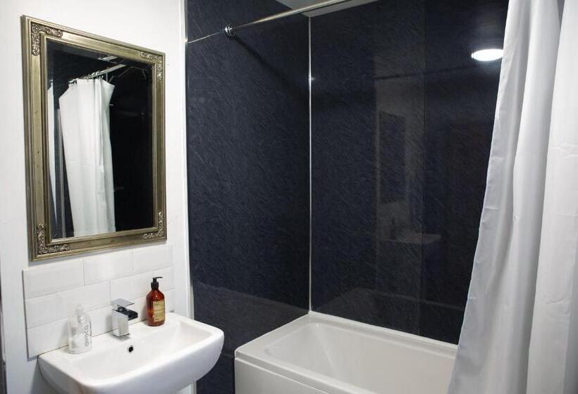 فندق فئة نجمة واحدة Kings Arms