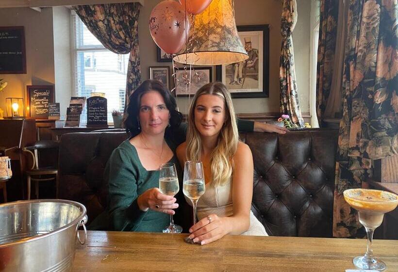 فندق فئة نجمة واحدة Kings Arms