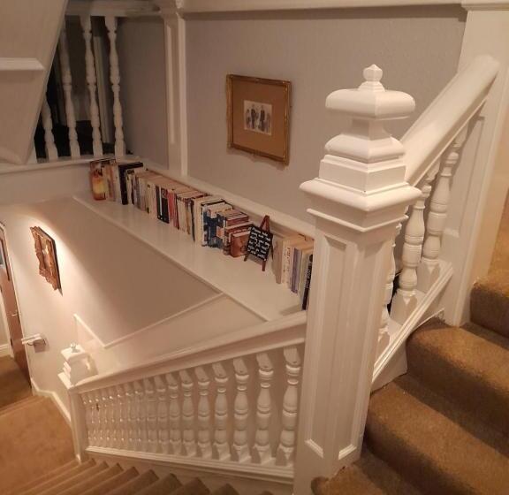 فندق فئة نجمة واحدة Kings Arms