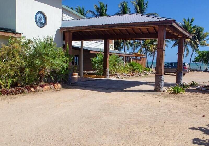 בית מלון כפרי Pelican Beach Resort - Dangriga