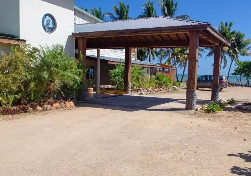 هتل Pelican Beach Resort - Dangriga