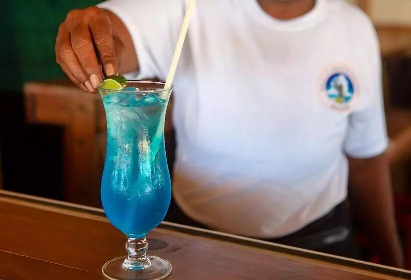 هتل Pelican Beach Resort - Dangriga