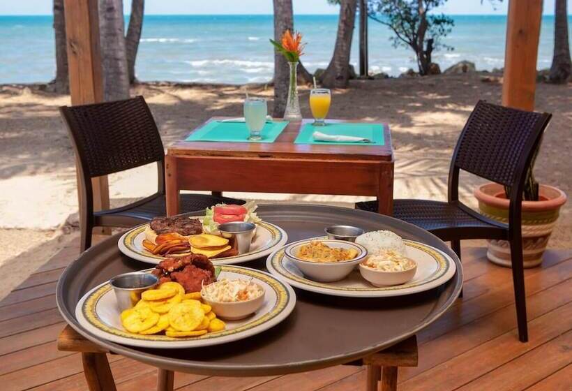 בית מלון כפרי Pelican Beach Resort - Dangriga