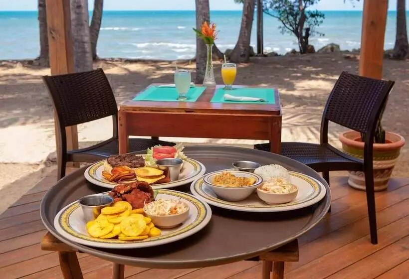 هتل Pelican Beach Resort - Dangriga