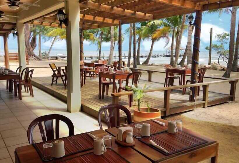 בית מלון כפרי Pelican Beach Resort - Dangriga