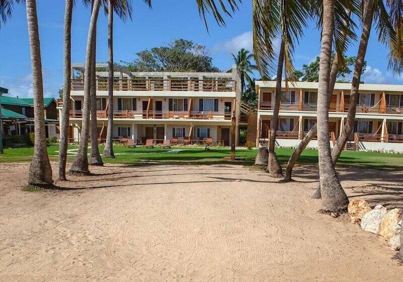 בית מלון כפרי Pelican Beach Resort - Dangriga