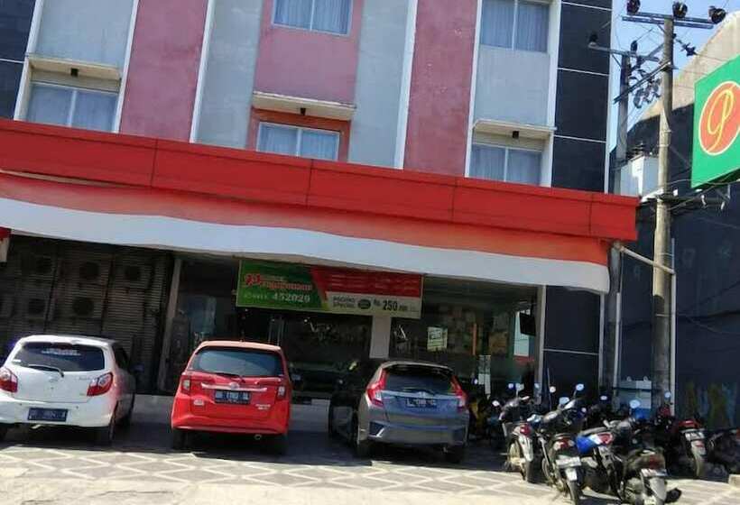 בית מלון כפרי Pengayoman