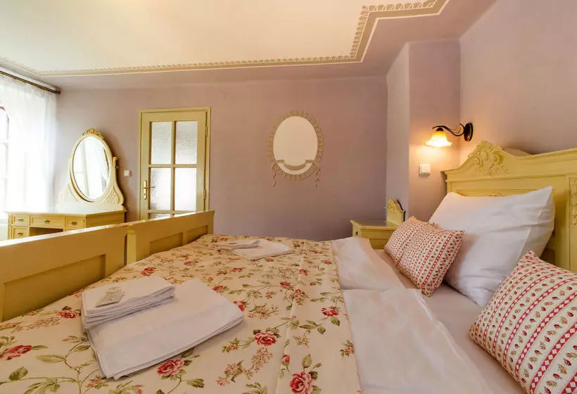 هتل Apartments Kájovská 63
