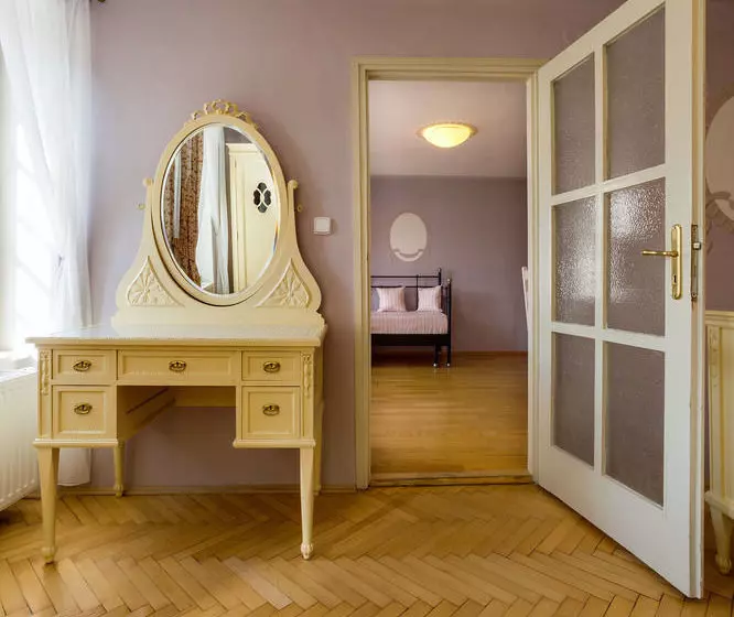 هتل Apartments Kájovská 63