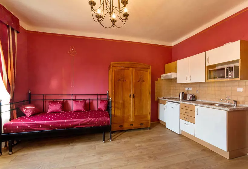 هتل Apartments Kájovská 63