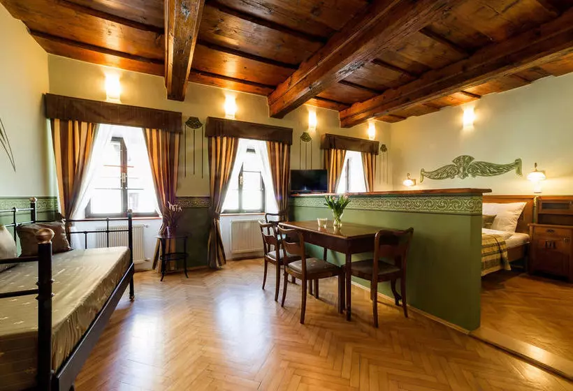هتل Apartments Kájovská 63
