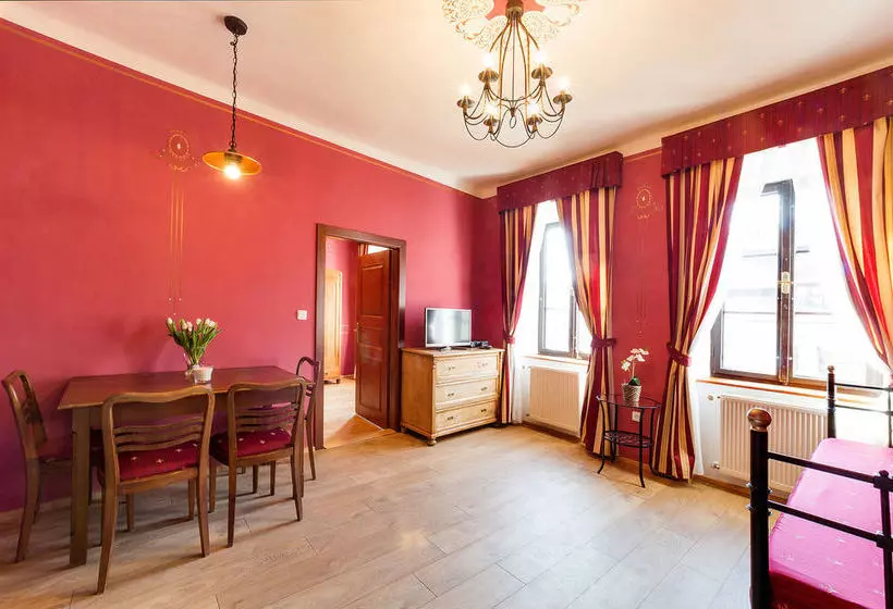 هتل Apartments Kájovská 63