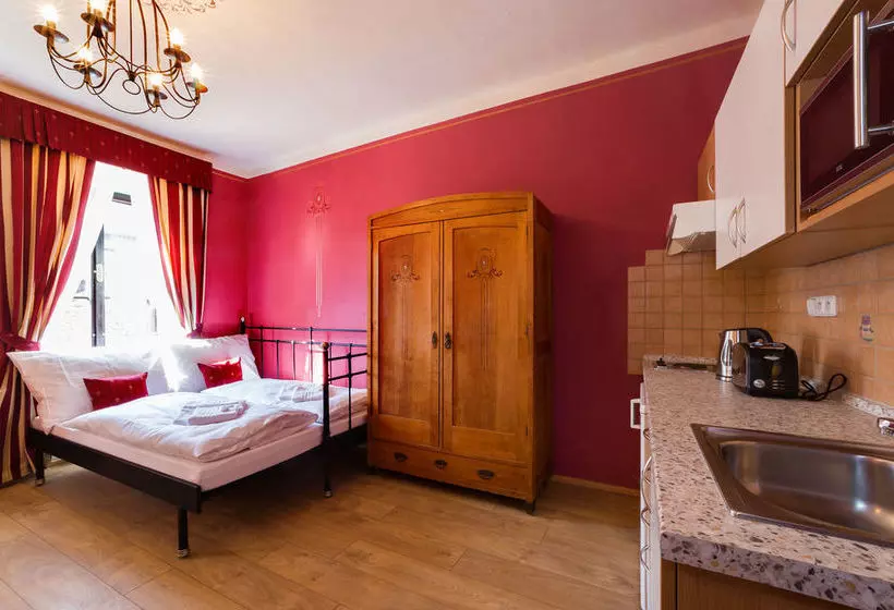 هتل Apartments Kájovská 63