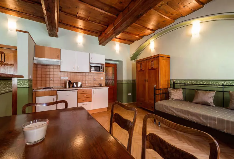 هتل Apartments Kájovská 63