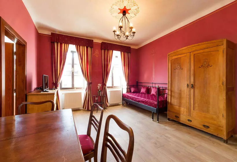 هتل Apartments Kájovská 63