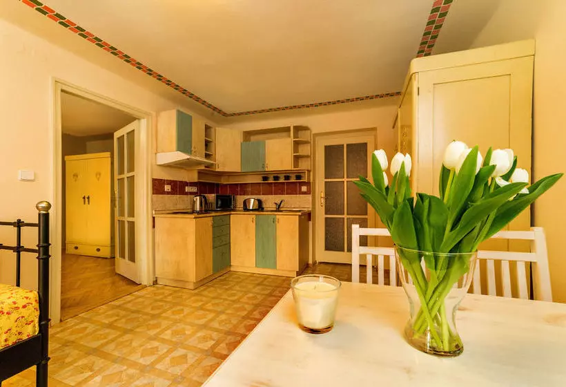 هتل Apartments Kájovská 63