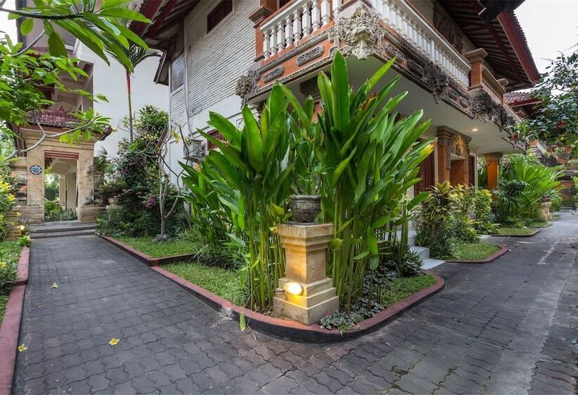 Отель Reddoorz Near Seminyak Beach