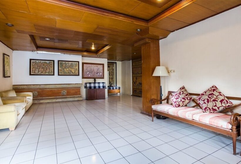 Отель Reddoorz Near Seminyak Beach