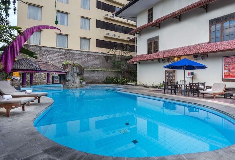 Отель Reddoorz Near Seminyak Beach