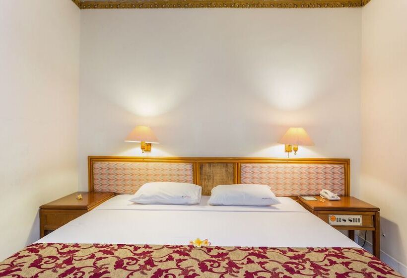 Отель Reddoorz Near Seminyak Beach
