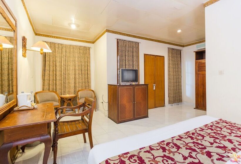 Отель Reddoorz Near Seminyak Beach