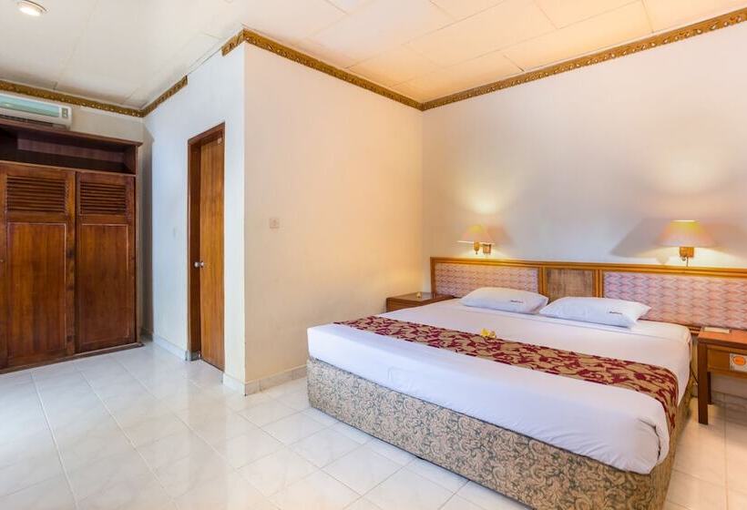 Отель Reddoorz Near Seminyak Beach