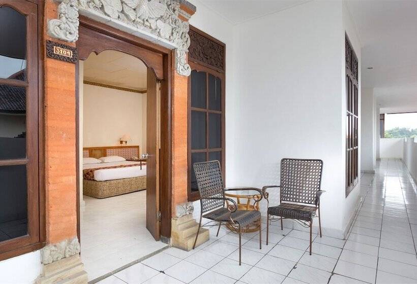 Отель Reddoorz Near Seminyak Beach