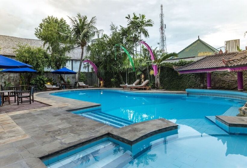 Отель Reddoorz Near Seminyak Beach