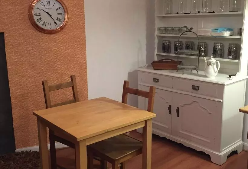 تختخواب و صبحانه Lovat House