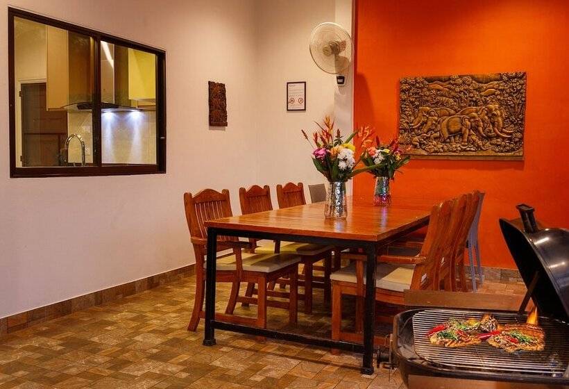 Pattaya Hill, Near The City And Beach