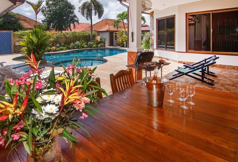 Pattaya Hill, Near The City And Beach