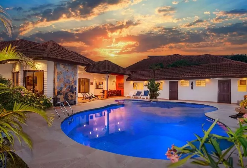 Pattaya Hill, Near The City And Beach