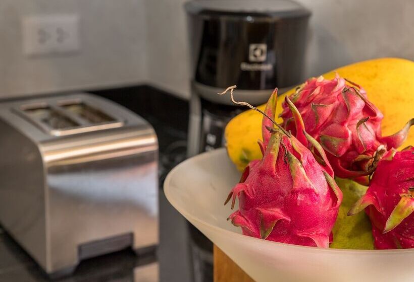 Pattaya Hill, Near The City And Beach