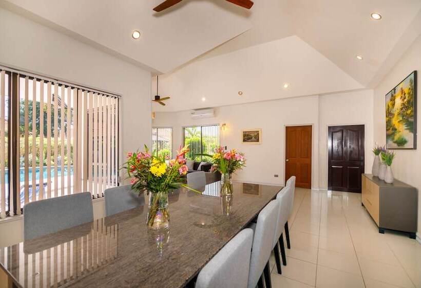 Pattaya Hill, Near The City And Beach