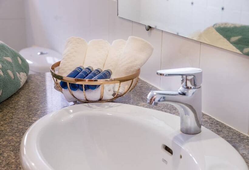 Pattaya Hill, Near The City And Beach