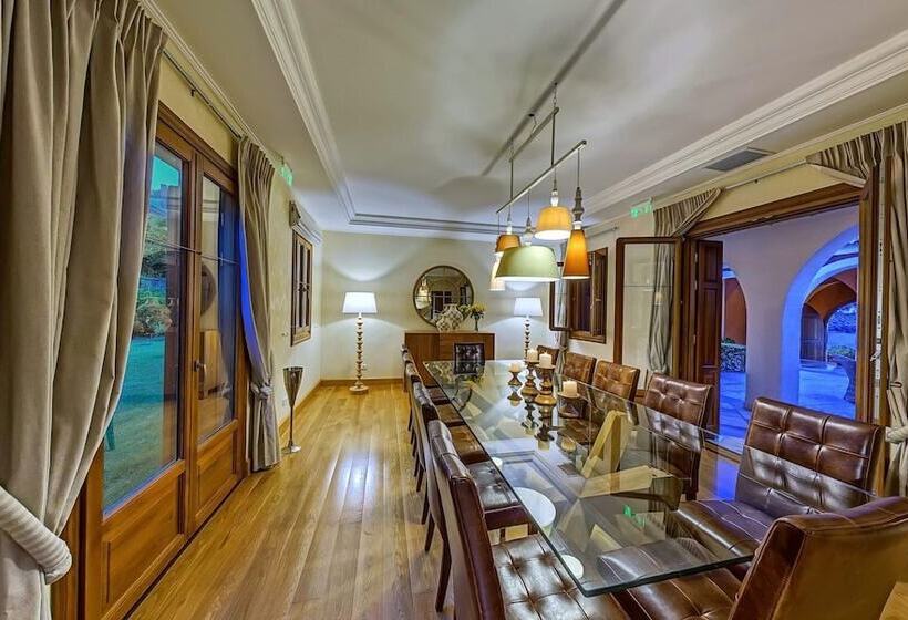 Villa Veneziano Suites & Villa