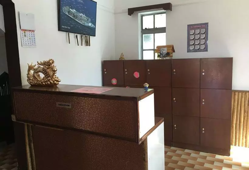 De Native Guest House Hostel