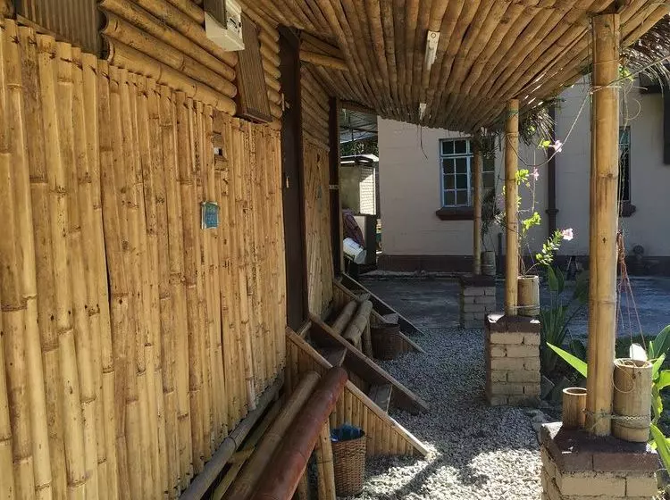 De Native Guest House Hostel