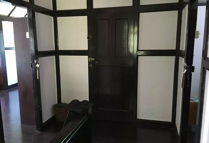 De Native Guest House Hostel