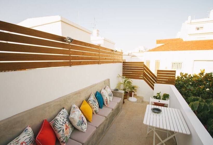 Ptm Downtown Hostel&suites