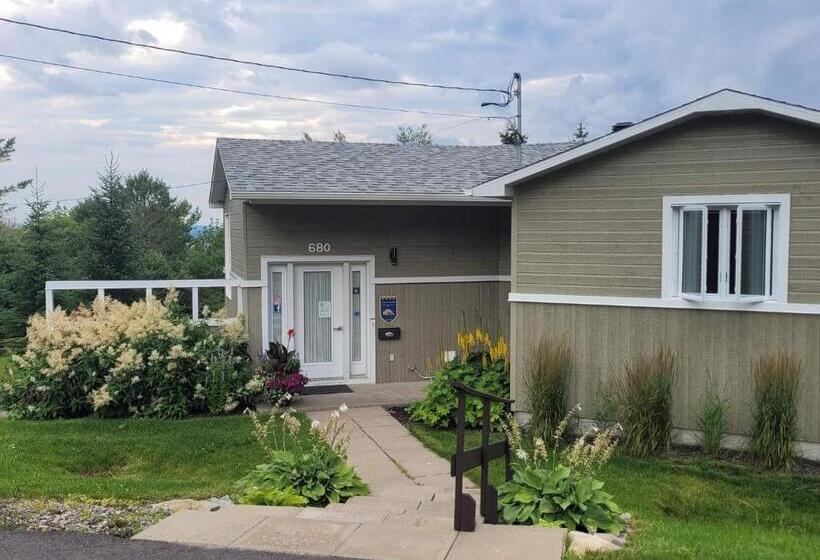 مبيت وإفطار Auberge Aux Deux Pères