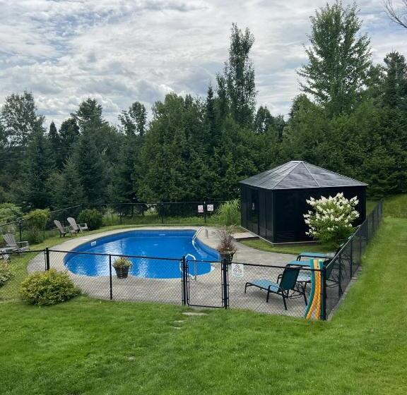 مبيت وإفطار Auberge Aux Deux Pères