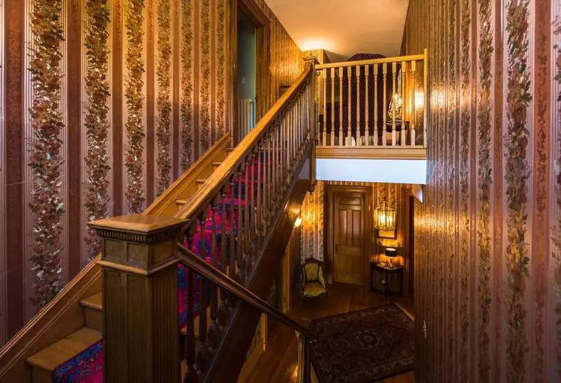 ベッドアンドブレックファースト Château La Motte Guest House