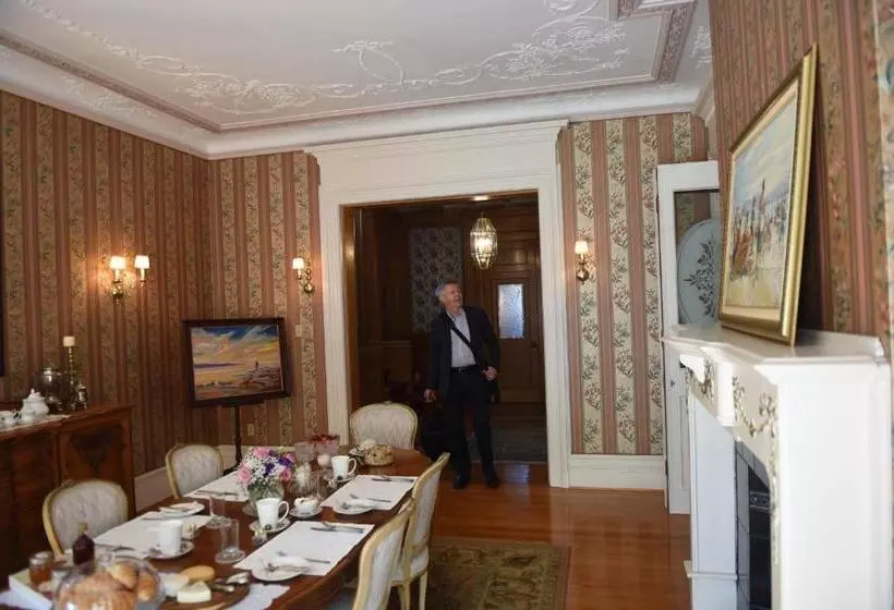 ベッドアンドブレックファースト Château La Motte Guest House
